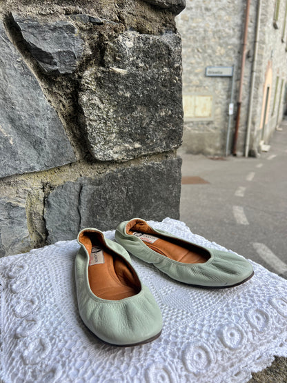Lanvin Calfskin Ballet Flats
Alber Elbaz Era
Size 37