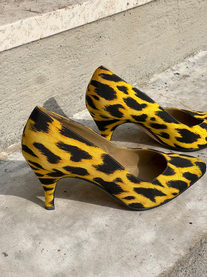 Gianni Versace Leopard Print Silk Pumps
Size 39
Made in Italy