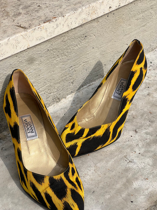 Gianni Versace Leopard Print Silk Pumps
Size 39
Made in Italy